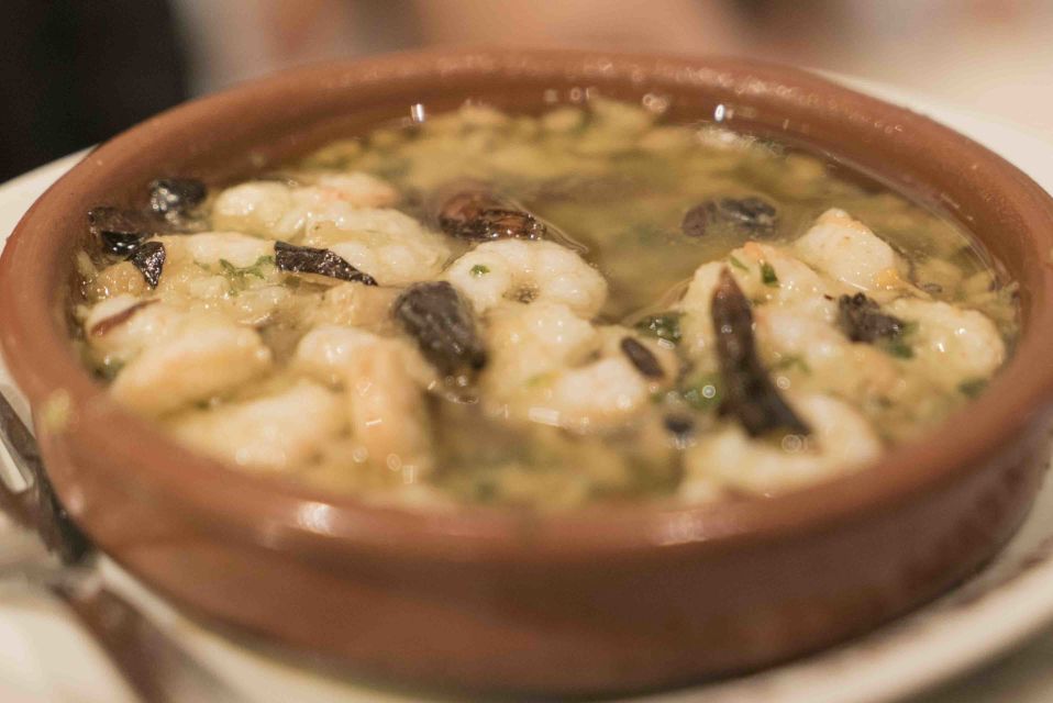 2.5-Hour Evening Tapas Tour through Madrid - The guides: Carmen and Weronika bring the food to life