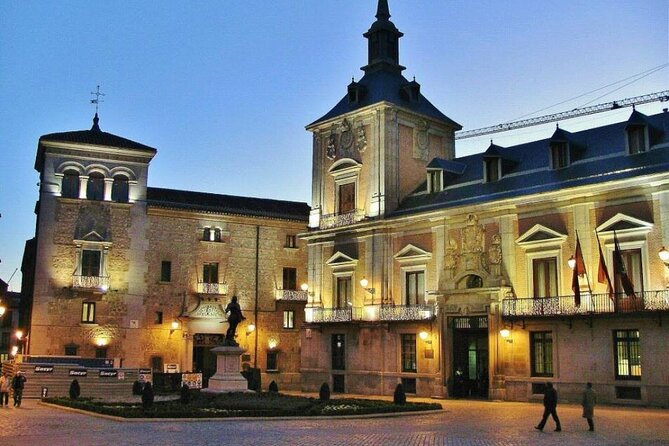 2-Hour Tour of the Madrid of Mysteries - Stop-by-stop: the mysteries that power the route