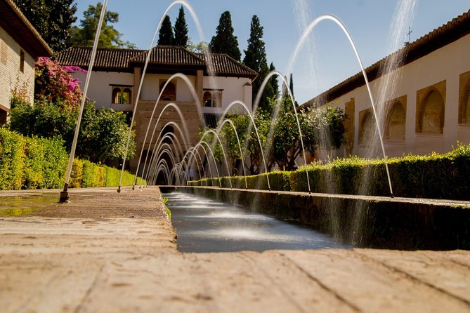 7 day guided tour in Seville, Granada and Barcelona from Madrid - Day 2: Seville’s María Luisa Park, Plaza de España, and Santa Cruz