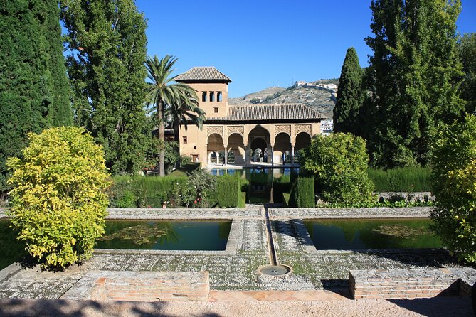 Andalusian Highlights: 6-Day Guided Tour from Madrid - Sevilla with local guiding: Santa Cruz, Plaza de España, and options