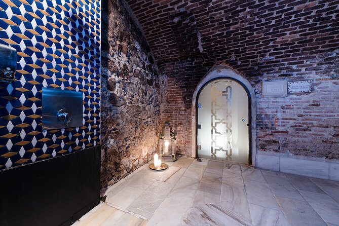 Arabian Baths and 60 min massage at Madrid's Hammam Al Ándalus - Toiletries after your shower: the practical win