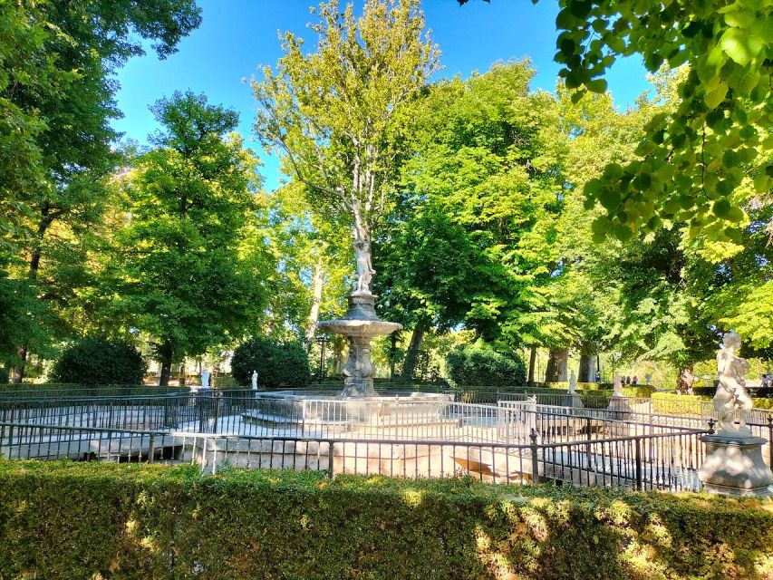 Aranjuez: City and Gardens Guided Walking Tour - Getting oriented at Cafe de Damas and starting on the right foot