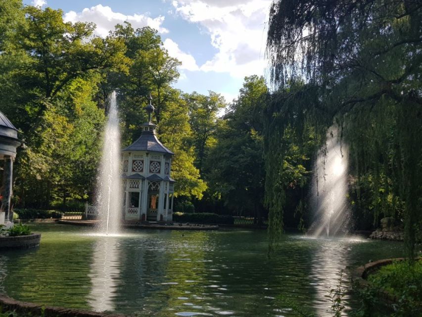 Aranjuez: City and Gardens Guided Walking Tour - Carlos III, planned spaces, and how power shows up in what you can see