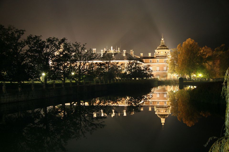 Aranjuez: Mystery and Legends Guided Nighttime Walking Tour - Café de Damas to Avenida de Palacio: Starting With the Right Atmosphere