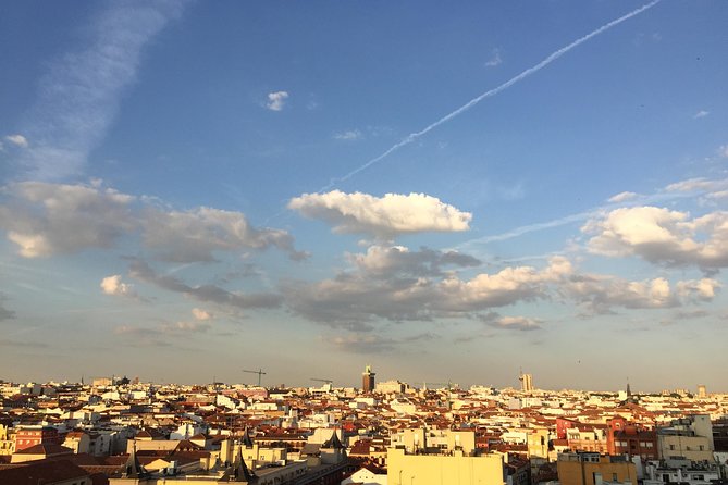 Architecture tour Gran Vía from its best rooftops 20thC - Stop 2: Museo Chicote for a fast art-deco stop