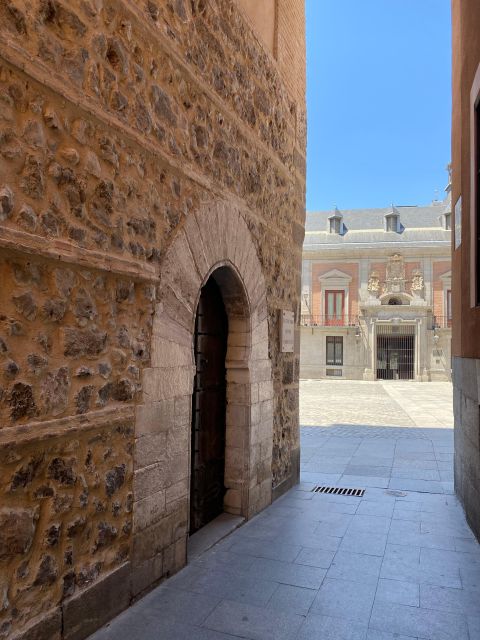 Architecture Tour: Old Historic Madrid with an architect - Traces of the Arab Wall: how the city’s first defenses echo today