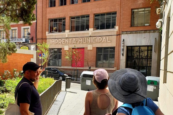 Architour through Lavapiés and Rastro with an architect - Stop 1: Plaza de Tirso de Molina and getting your bearings fast