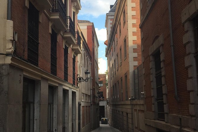 Architour through Lavapiés and Rastro with an architect - Stop 5: Imprenta Municipal and rationalist Madrid (1930)