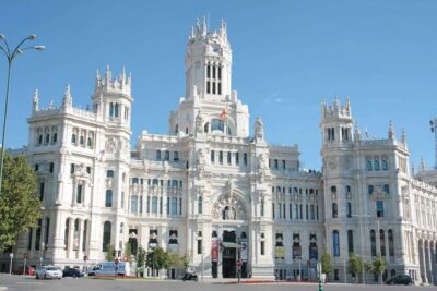 Arrival Transfer from Madrid Airport MAD to Madrid in Private Van - Flight tracking and the 60-minute free wait