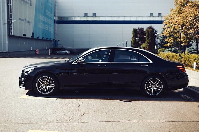 Arrival Transfer: Madrid Airport MAD to Madrid by Business Car - Quick hits