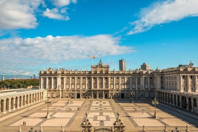 Arrival Transfer: Madrid Airport MAD to Madrid by Business Car - Timing that protects your day: 60 minutes free waiting with flight tracking