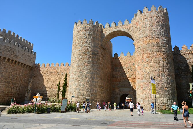 Avila and Segovia private day trip with hotel pick up from Madrid - Segovia Cathedral: the Lady of the Cathedrals in late Gothic mode
