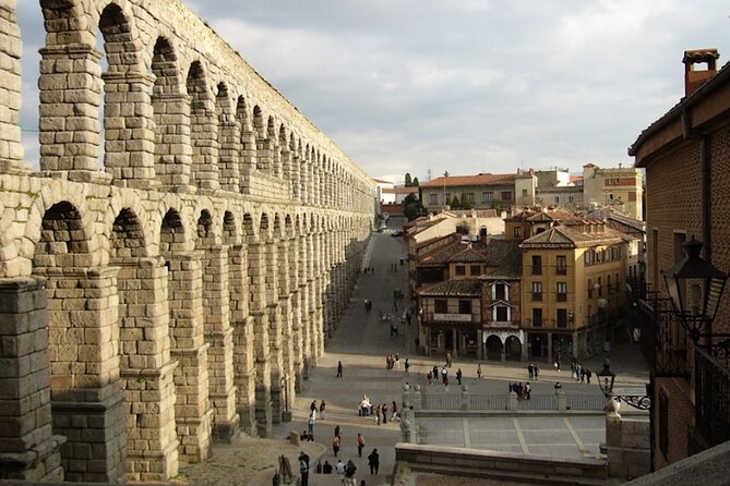 Avila and Segovia Private Minivan Tour from Madrid - Los Cuatro Postes: the 15-minute panorama stop you’ll actually use