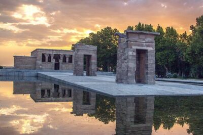 Bike Tour chasing the best Sunset in Madrid - Getting started at Calle de Santiago (and staying relaxed for 2 hours)