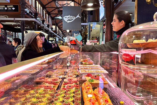 Bluefin Tuna tasting in the most Prestigious Market of Spain - How the hour is paced: an efficient raw-fish lesson in small-group form