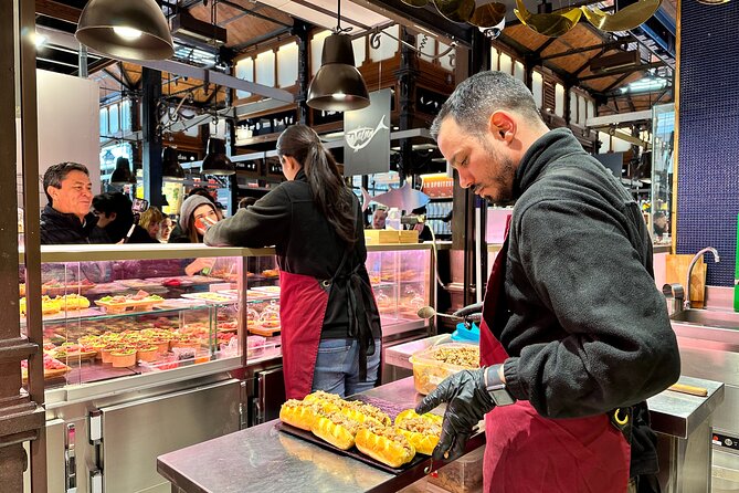 Bluefin Tuna tasting in the most Prestigious Market of Spain - Organization reality check: market crowds and communication gaps