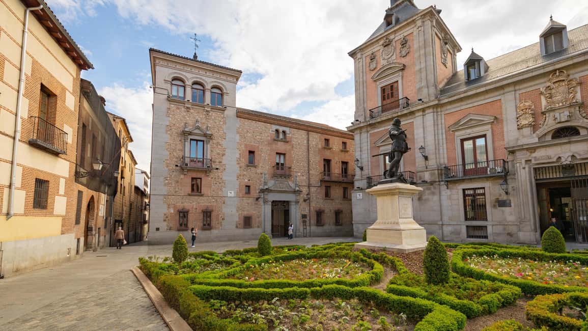 Complete Madrid: Hapsburgs, Palace and Almudena Cathedral - Getting your bearings on Madrid de los Austrias
