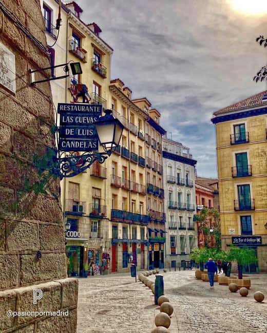 Complete Madrid: Hapsburgs, Palace and Almudena Cathedral - Plaza de la Villa: a quieter square with big meaning