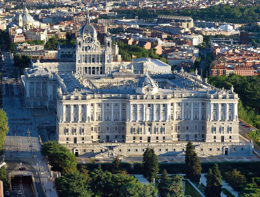 Complete Madrid: Hapsburgs, Palace and Almudena Cathedral - Walking comfort and the 2-hour pace reality check