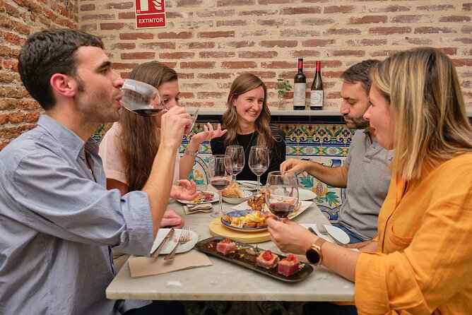 De Tapas in Malasaña: Evening Wine and Tapas Tour - Walking, timing, and group size: why the format feels comfortable