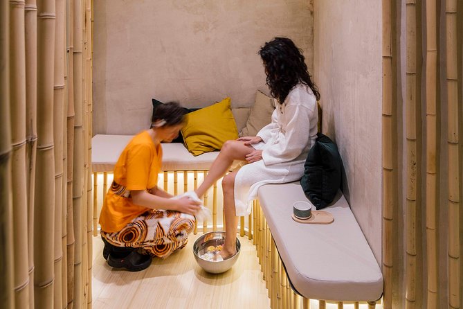 Deep Tissue Massage and continue visiting - Meeting point in Centro: fast start, easy access