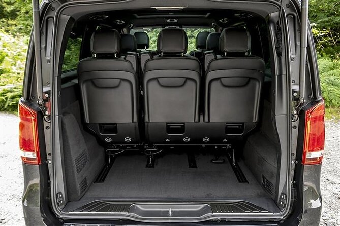Departure Private Transfer from Madrid to MAD Airport by Van - Riding in a Mercedes Viano/V-Class: comfort, space, and real limits