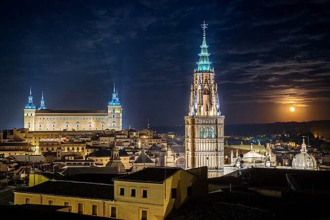 Discover Toledo: Private Tour from Madrid with Guide and Driver - Plaza de Zocodover: finish where the locals eat and talk