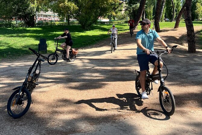 E-Bike Rental in Madrid - Check-in at C. de San Bartolomé: quick, central, and card-friendly