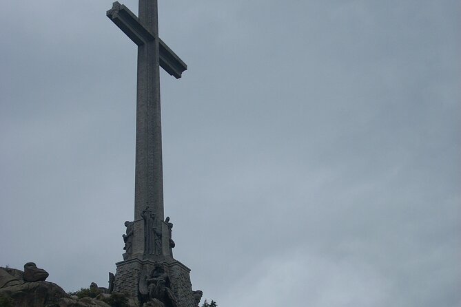 El Escorial and Valley of the Fallen Half Day Trip from Madrid - The guide factor: English offered, but not always evenly distributed
