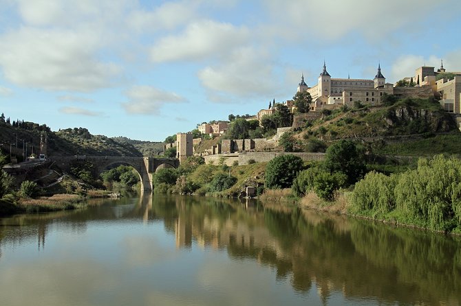 El Escorial & Valley Half Day Trip from Madrid - The Guide Factor: Clear Explanations, Variable English, Worth Watching For