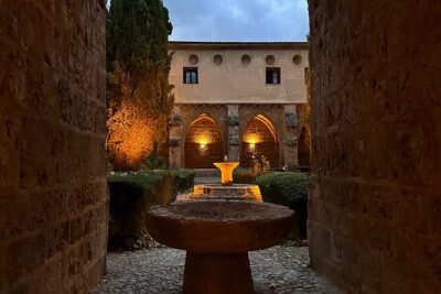 Explore the Stone Monastery and the Kingdom of Aragon from Madrid - Meeting at Puerta de O’Donnell: start simple, stay together