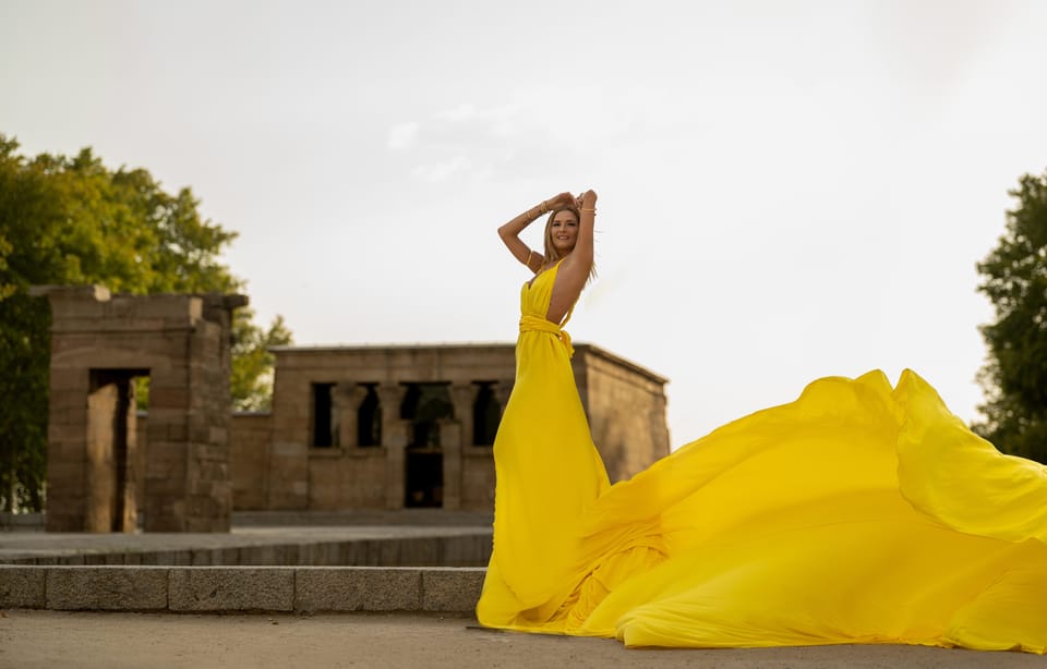 Flying Dress Photoshoot in Madrid - Plaza de Oriente: a 20-minute photo runway