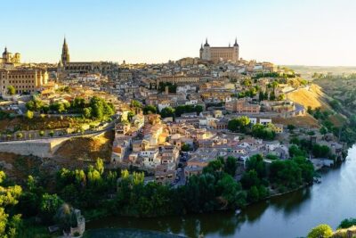 From Madrid: Full-Day Medieval Tour in Toledo and Ávila - Ávila’s medieval walls: Saint Teresa and the city’s fortress feel