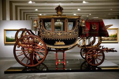 Gallery of the Royal Collections with option to visit the Royal Palace - What you’ll see: tapestries, major paintings, and court-made “stuff”
