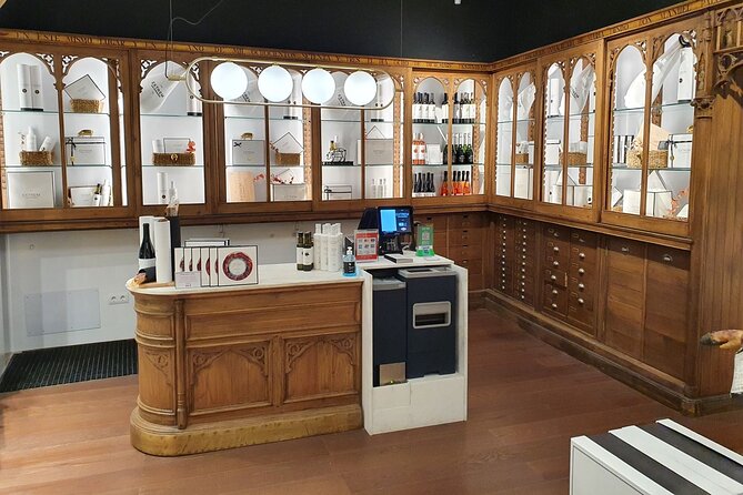 Gourmet Tasting of Iberian Ham Oil and Wine Small Group in Madrid - How the short walk and audio guide fit into your day