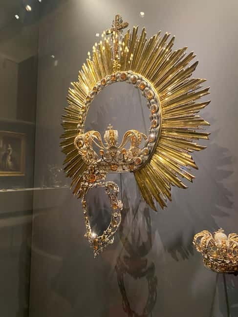 Guided Tour of The Royal Collections Gallery - Should you book the Guided Tour of The Royal Collections Gallery?