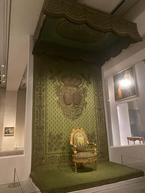 Guided Tour of The Royal Collections Gallery - Who this Royal Collections tour is best for
