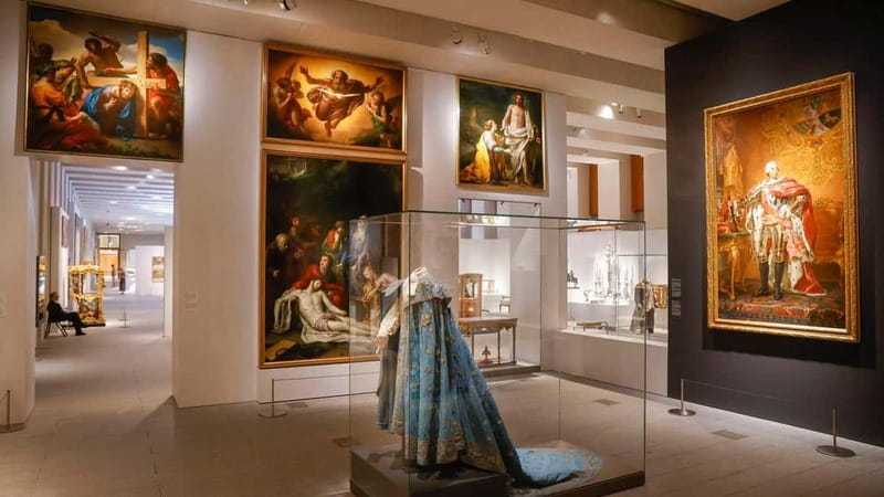 Guided Tour of The Royal Collections Gallery - Before you go: where to meet and what to bring