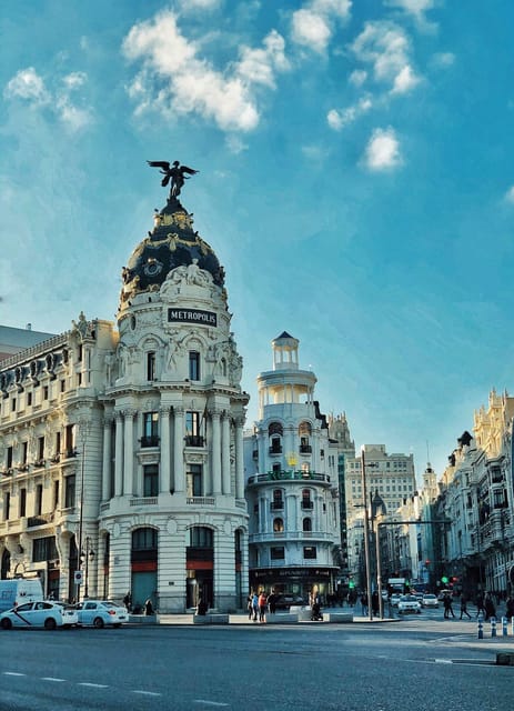 InstaSpots: tour of the most photographable spots in Madrid - The 2.5-Hour Route: From Puerta de Alcalá to Templo de Debod