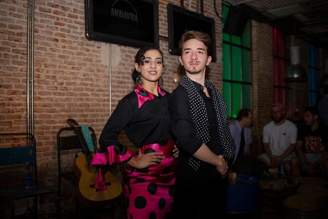 Intimate Flamenco Performance - Meet Santiago and the small-room vibe at the Amor de Dios academy