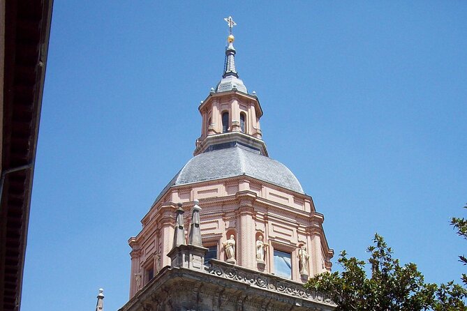La Latina to Madrid Guided Tour with Breakfast - Mercado de Antón Martín: A Gourmet Market That Still Feels Like a Market