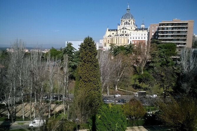 La Latina to Madrid Guided Tour with Breakfast - Puerta del Sol and the Center-Point Reality Check