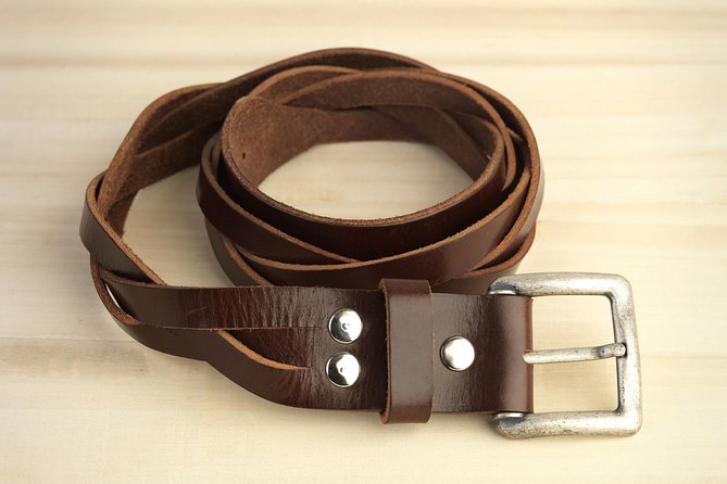 Leathercraft Workshop in the Rastro of Madrid - From Cutting to Sewing: The Skills You’ll Actually Use