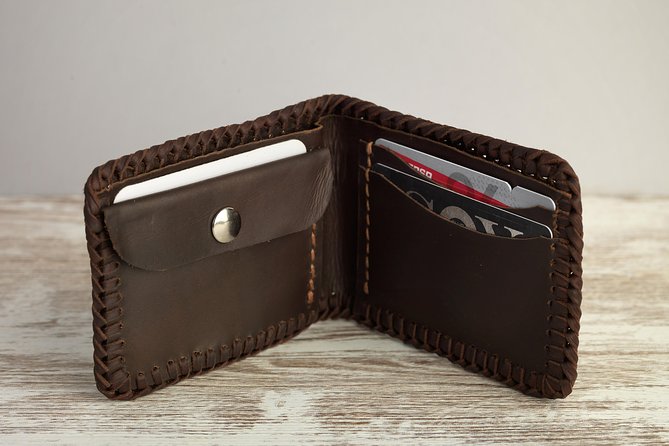 Leathercraft Workshop in the Rastro of Madrid - Your 3-Hour Flow: Tools, Leather Types, and Choosing Your Item