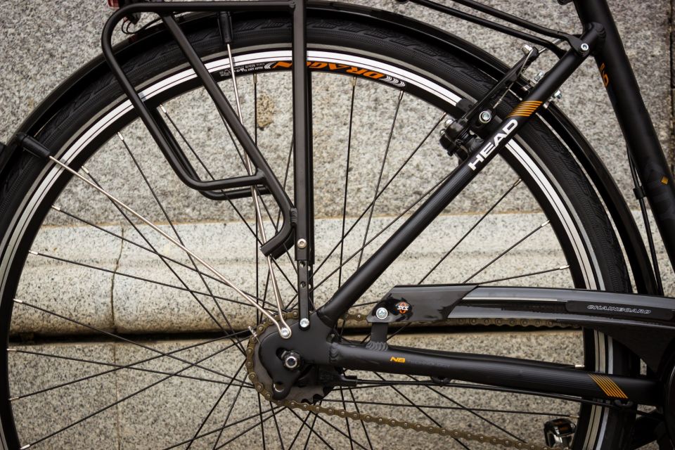 Madrid: 1-Day City Bike Rental - What you get in the rental kit (and what you should add)