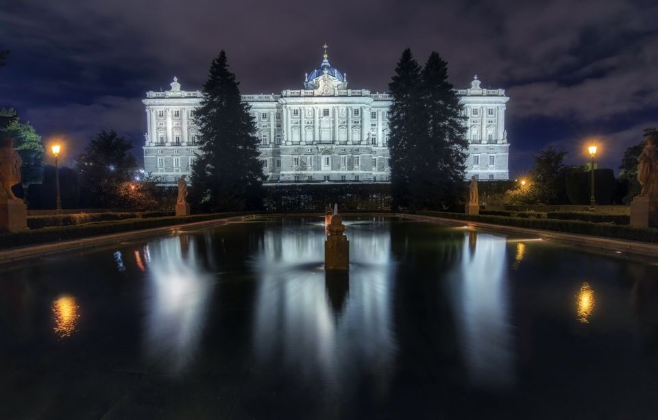 Madrid: 2-Hour City Highlights Guided Walking Tour - Guides, language options, and customization that actually helps