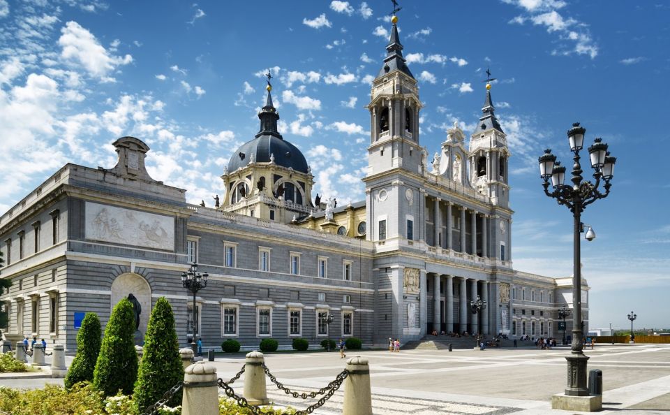 Madrid: 2-Hour City Highlights Guided Walking Tour - Plaza de Santa Ana and the stories of Romantic Madrid