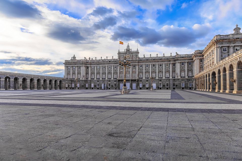 Madrid: 2-Hour City Highlights Guided Walking Tour - Royal Palace entrance plus the Toledo panoramic view by bus