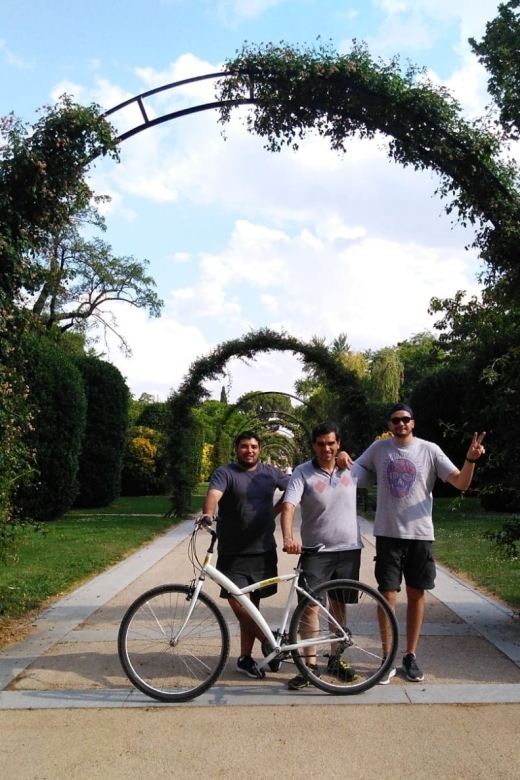 Madrid: 3-Hour Guided Bike Tour - Plaza Mayor and Puerta Cerrada: classic Madrid in motion