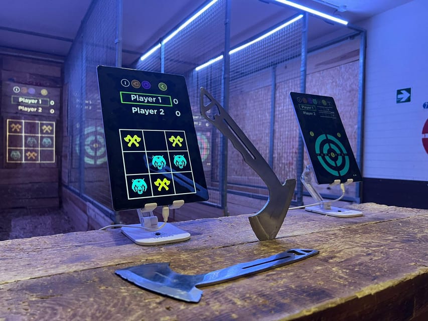 Madrid Atocha : Interactive Axe Throwing 1h - Interactive targets: how the games keep you playing